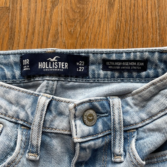 light wash hollister jeans - Picture 2 of 4